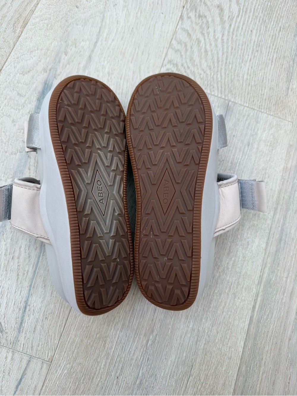 ABEO Jewel Women’s Gray Slide Sandals with Adjustable Straps Size 8 - Picture 6 of 7